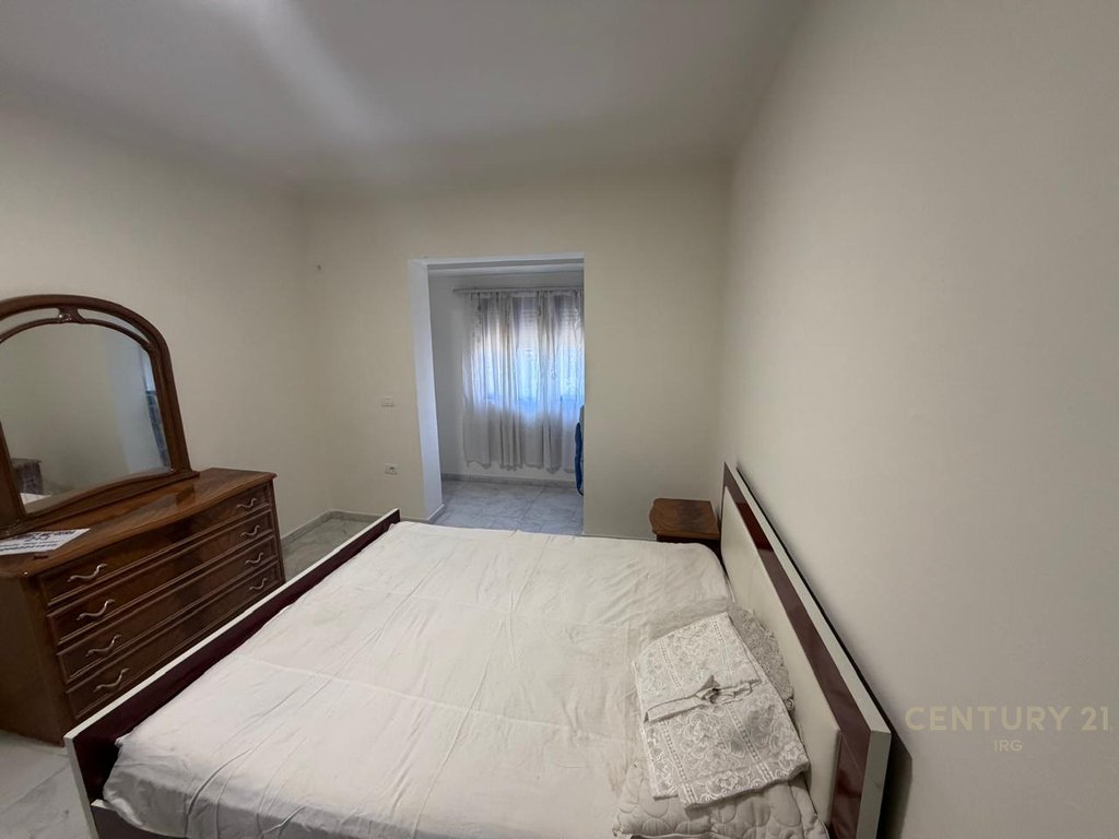 Jepet me qira apartament 2+1 te "Zogu i Zi"