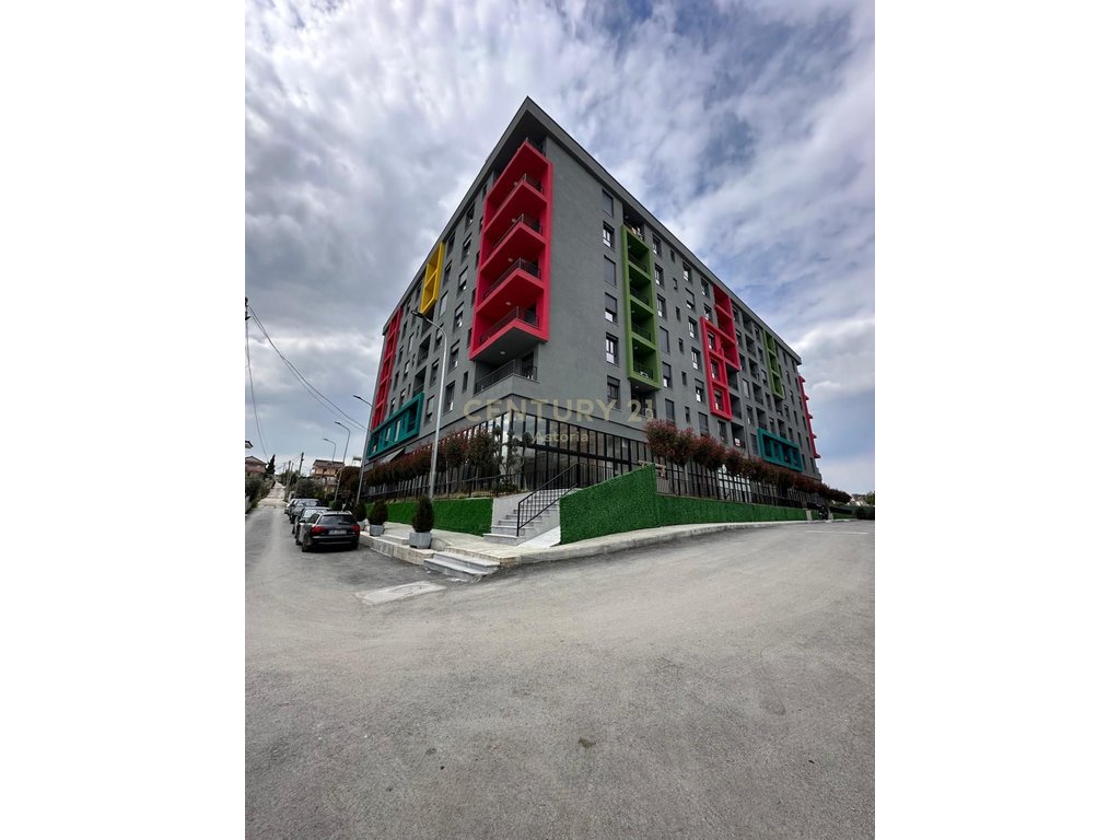 Jepet me qera apartament 1+1 tek Kompleksi “Splash Color”, Paskuqan,me administrim të paguar për tre vjet!