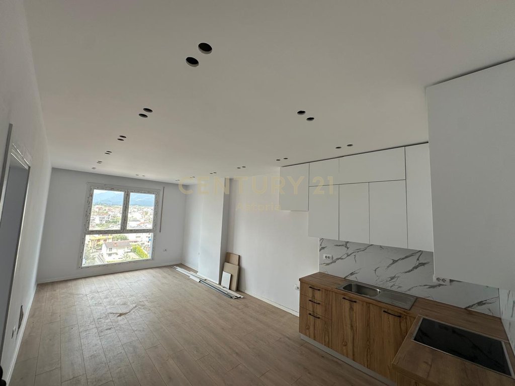 Jepet me qera apartament 1+1 tek Kompleksi “Splash Color”, Paskuqan,me administrim të paguar për tre vjet!