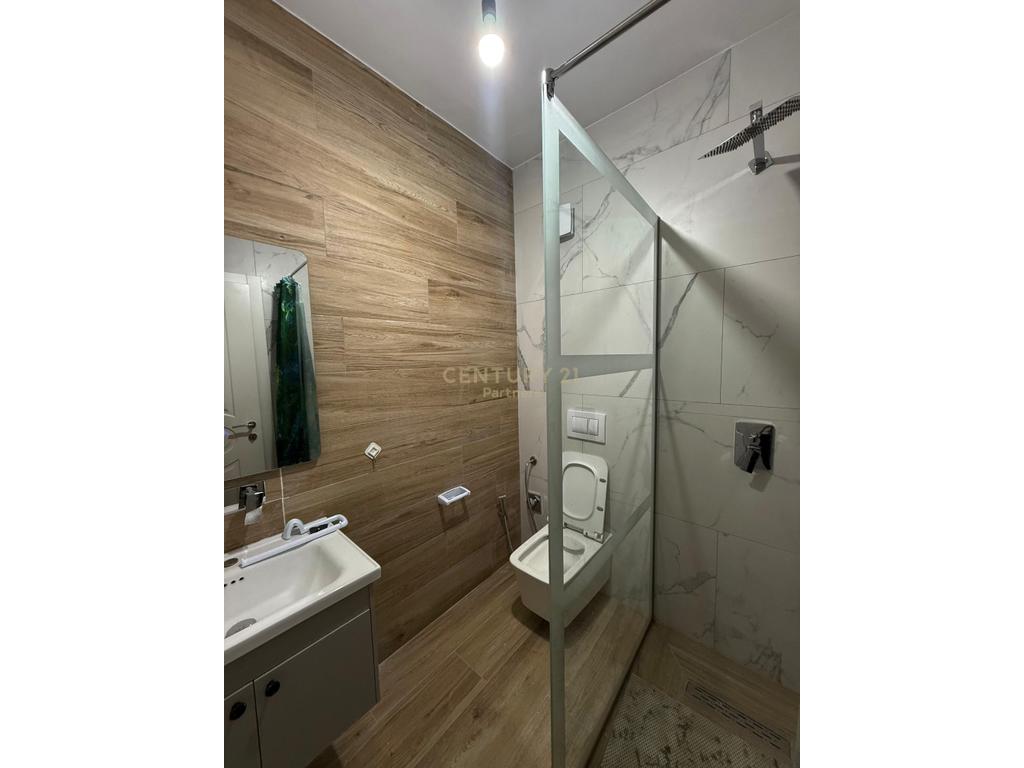 Apartament 3+1+Ballkon tek Thesari, Fresku