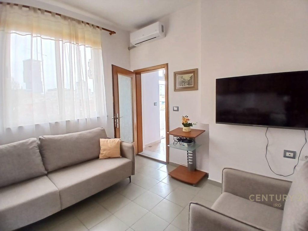 APARTAMENT 2+1 PER QERA TEK RRUGA E DURRESIT