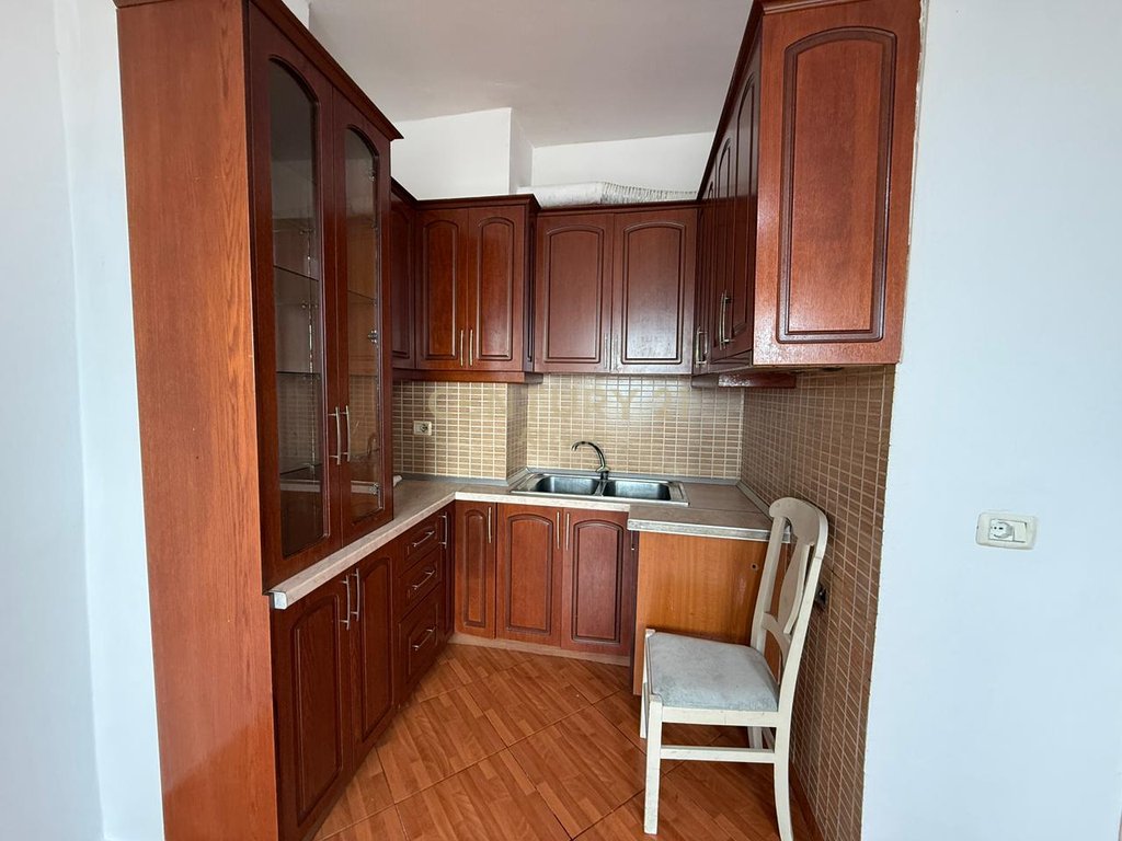 JEPET ME QIRA APARTAMENT 1+1  PRANE SHKOLLES KLODIAN TANUSHI TEK FRESKU !