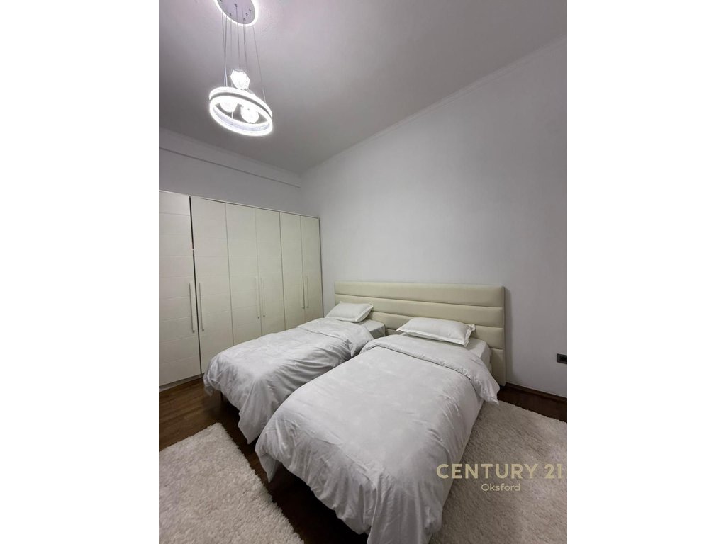 Apartament 2+1+2 pranë qendrës, Rruga Barrikadave Tiranë!