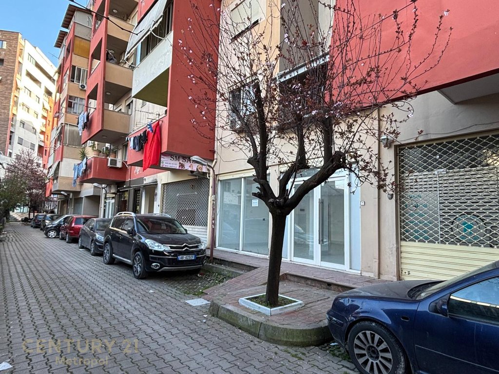 🏢 Ambient Komercial me Qira në Astir
📍 Pranë rrugës Rruga Teodor Keko