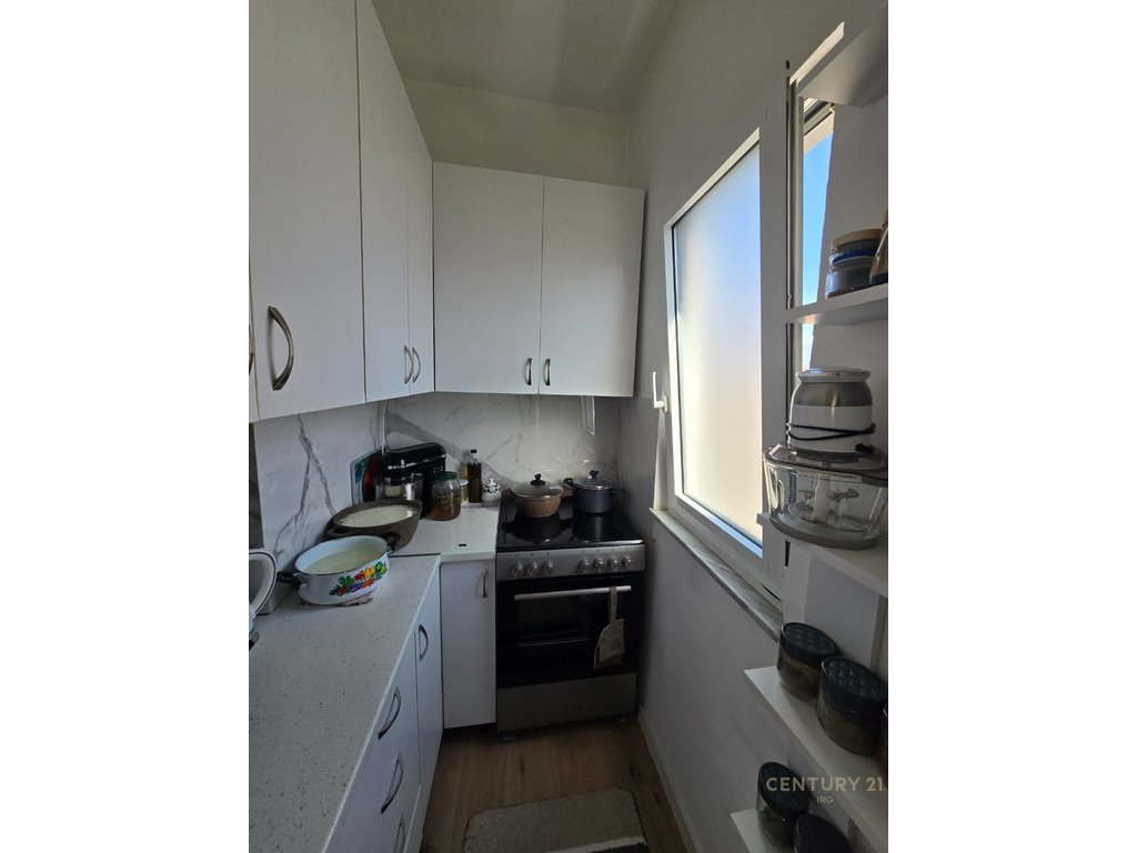 Apartament 3+1+2+ballkon+depo+garazhd tek Rruga e Kosovareve.