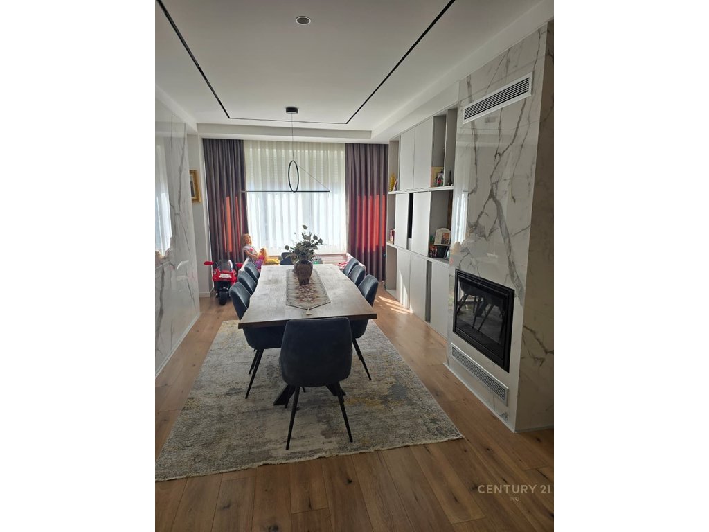 Apartament 3+1+2+ballkon+depo+garazhd tek Rruga e Kosovareve.