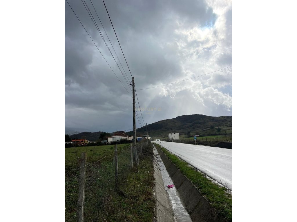 Shitet 9,700 m² Tokë në Kotë – Akses direkt në Bypass-i i Vlorës