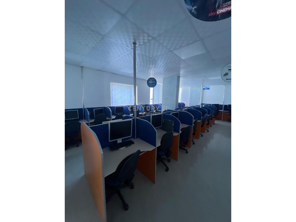 JEPET ME QIRA AMBIENT BIZNESI I PERSHTATSHEM PER CALL CENTER NE DURRES