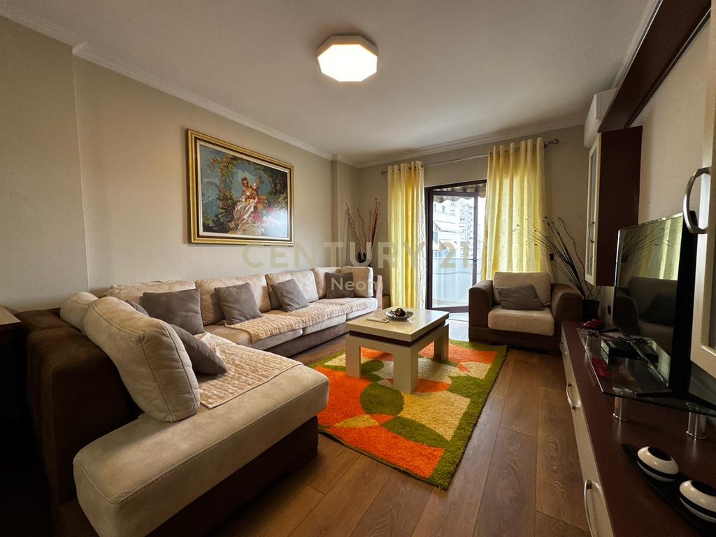 JAPIM ME QIRA APARTAMENT 1+1, PAZARI I RI