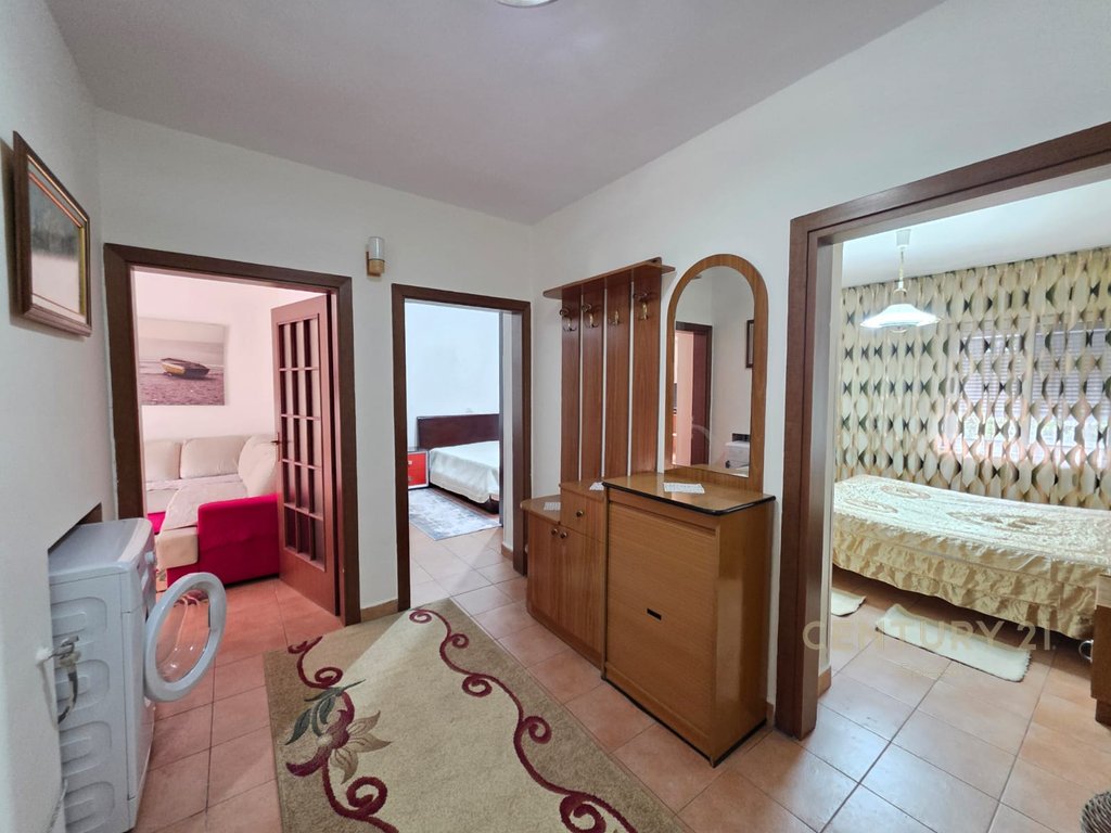 Apartament 2+1 me qira tek Pazari i Ri!