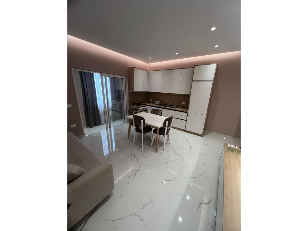 Apartament 2+1 Me Qira në Qendër të Golemit !
