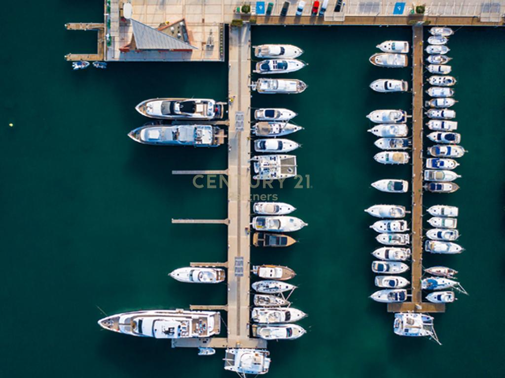 SHESIM VILË ME OBORR, NË KOMPLEKSIN “TURQUOISE MARINA”!
