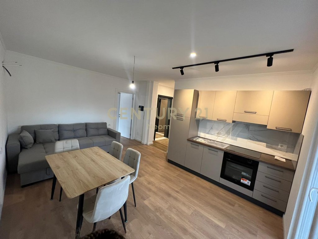 QIRA, APARTAMENT 1+1 MODERN + PARKIM, SHKOZË