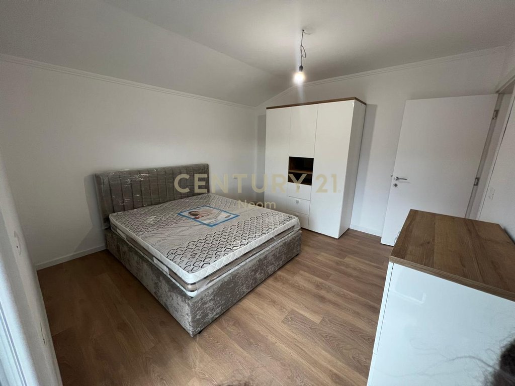 QIRA, APARTAMENT 1+1 MODERN + PARKIM, SHKOZË