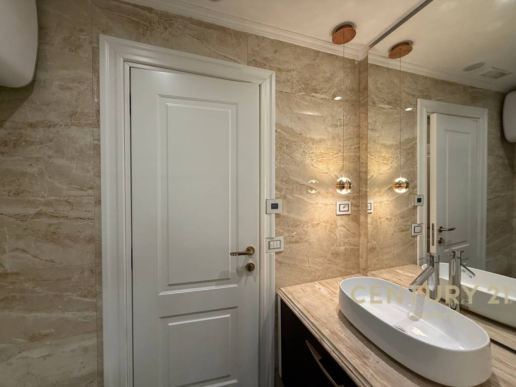 Japim me qira apartament 2+1+2 tek Liqeni i Thate!