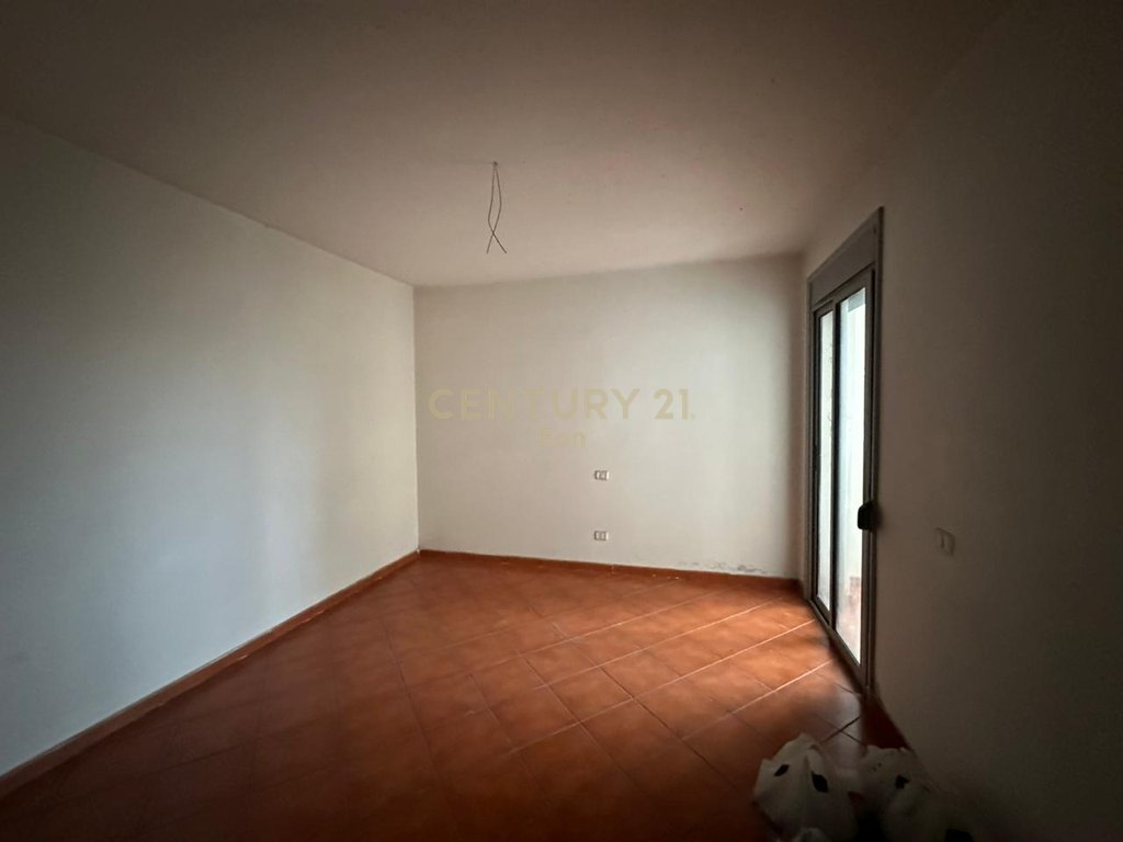 SHESIM APARTAMENT 3+1+2 DHE 3 BALLKONE NE QENDER TE DURRESIT, TEK BASHKIA !