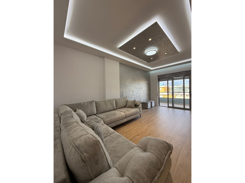 APARTAMENT 2 +1+2 I RINOVUAR DHE I MOBILUAR ME PAMJE PJESORE NGA DETI NE  LUNGOMARE!