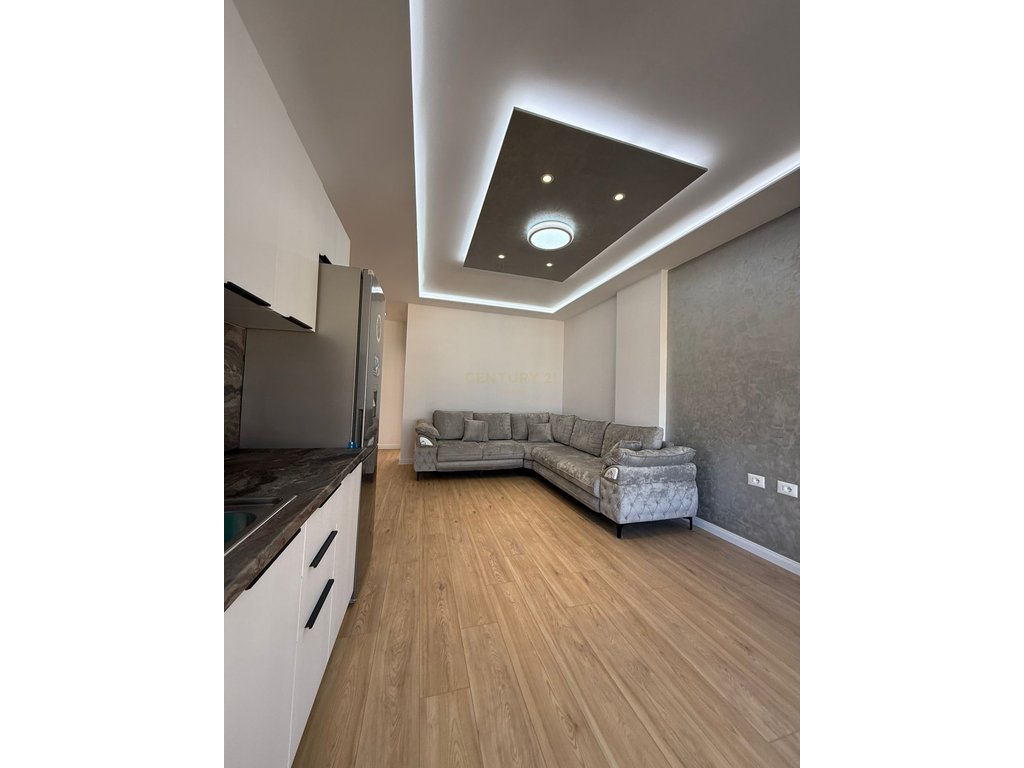 APARTAMENT 2 +1+2 I RINOVUAR DHE I MOBILUAR ME PAMJE PJESORE NGA DETI NE  LUNGOMARE!