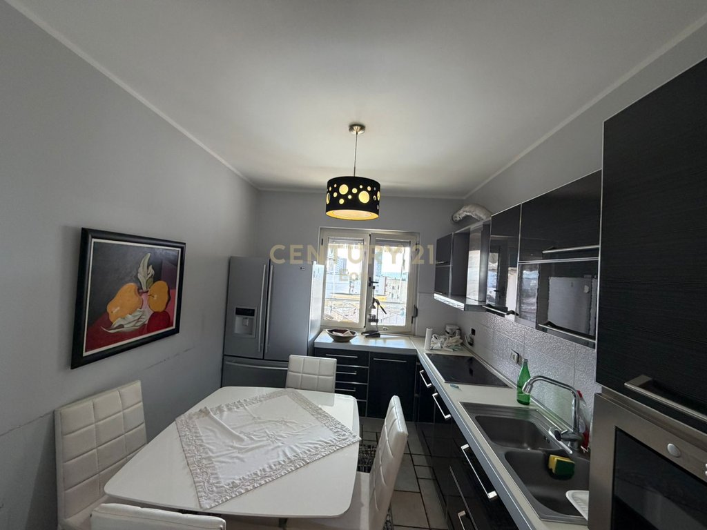 JEPET ME QIRA APARTAMENT 2+1, PRANE BASHKISE DURRES !