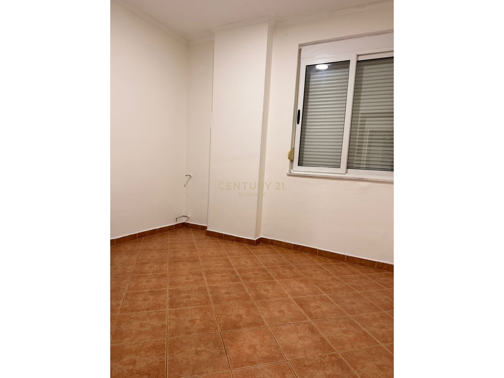 Shitet Apartamet 4+1+2 te Pallatet Cabej