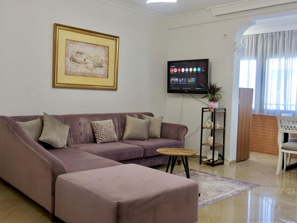 Jepet me qira apartament 2+1,Ish Ekspozita!
