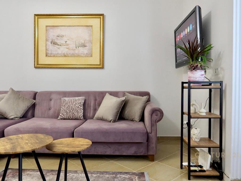 Jepet me qira apartament 2+1,Ish Ekspozita!