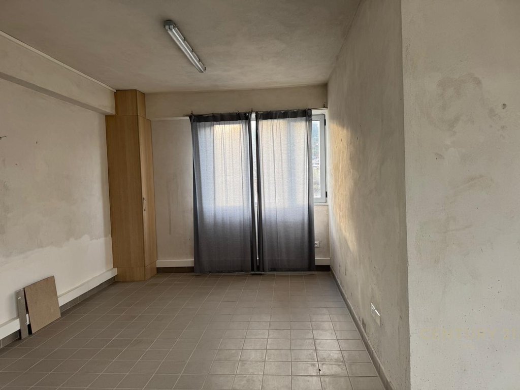 QIRA GODINË SHËRBIMI DHE MAGAZINIMI NË PRUSH, TIRANË!