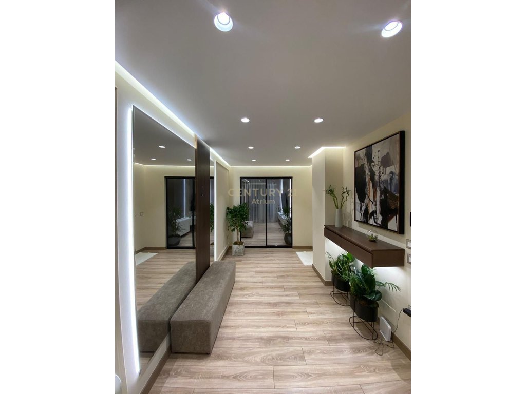SHITET APARTAMENT 3+1+2 TEK REZIDENCA PLATEA!