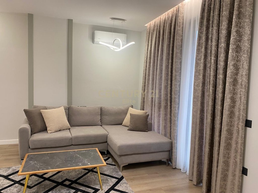 APARTAMENT LUKSOZ 2+1+2 ME QIRA TEK RRUGA E KOSOVAREVE