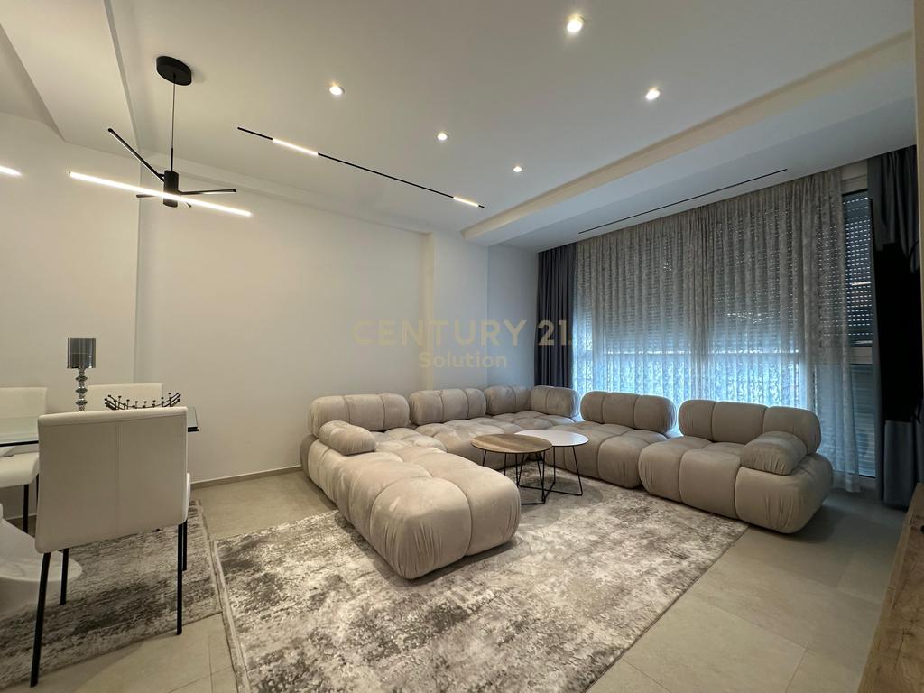 JAPIM PER QIRA APARTAMENT 2+1 NE UNAZE TE RE!