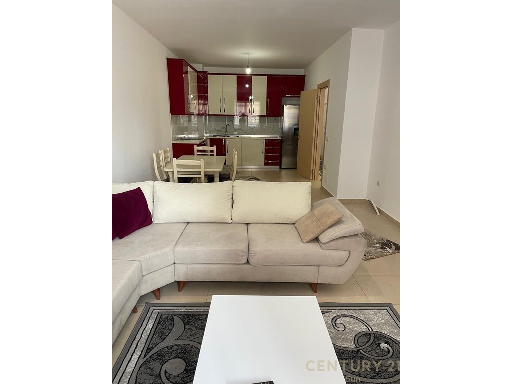 Shitet apartament 3+1+2 ne Kinostudio !