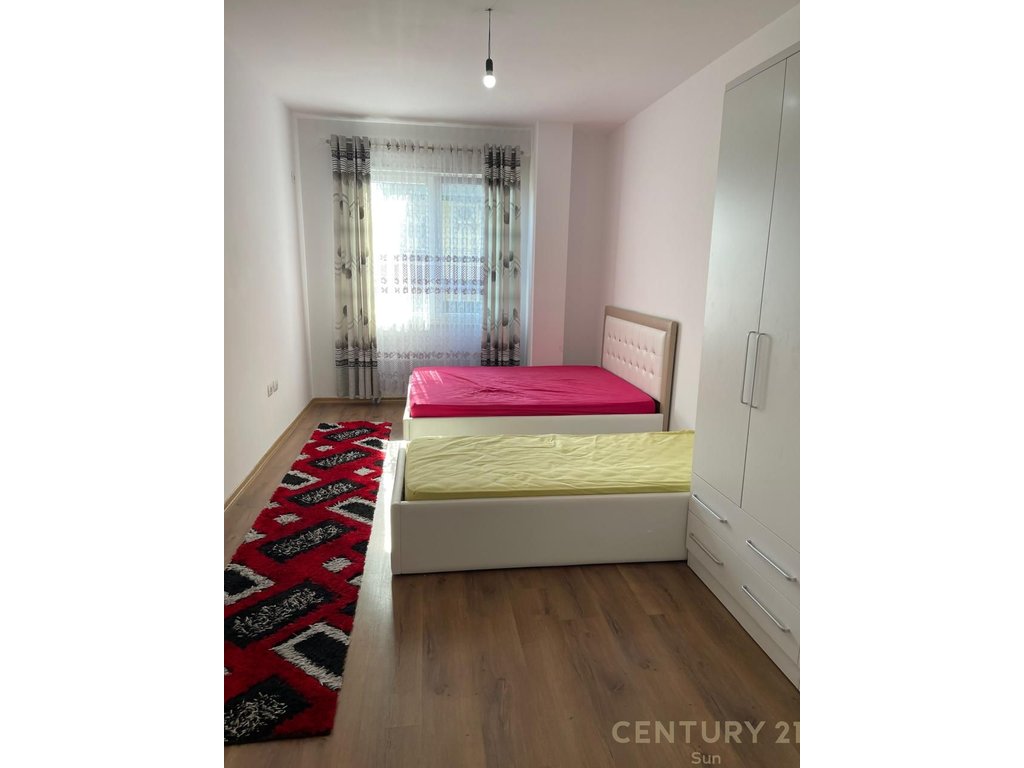 Shitet apartament 3+1+2 ne Kinostudio !