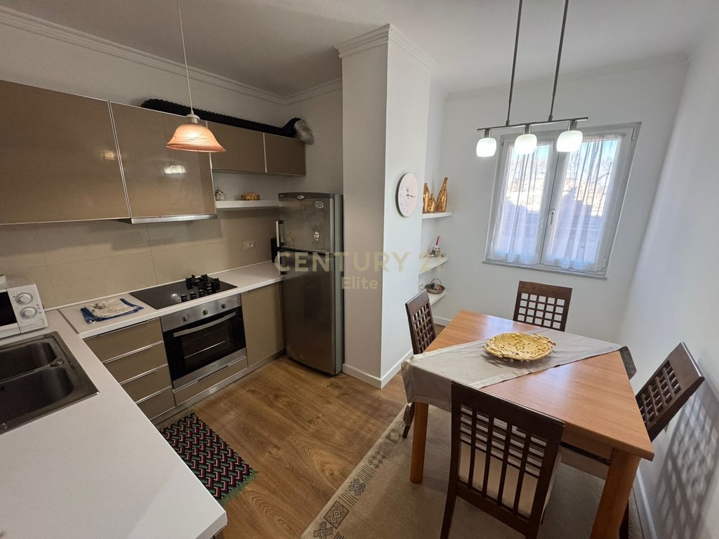 APARTAMENT 2+1+2 ME QIRA NE BLLOK!