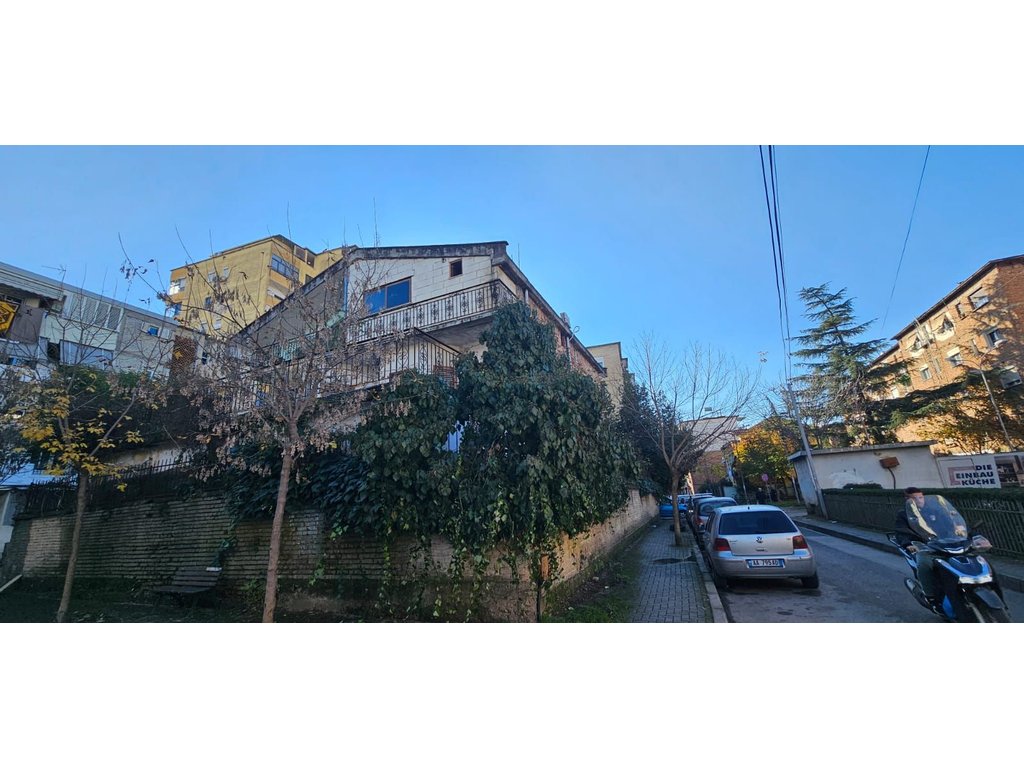 JEPET ME QIRA VILË 3-KATËSHE – ZONA ISH RESTORANT DURRËSIT