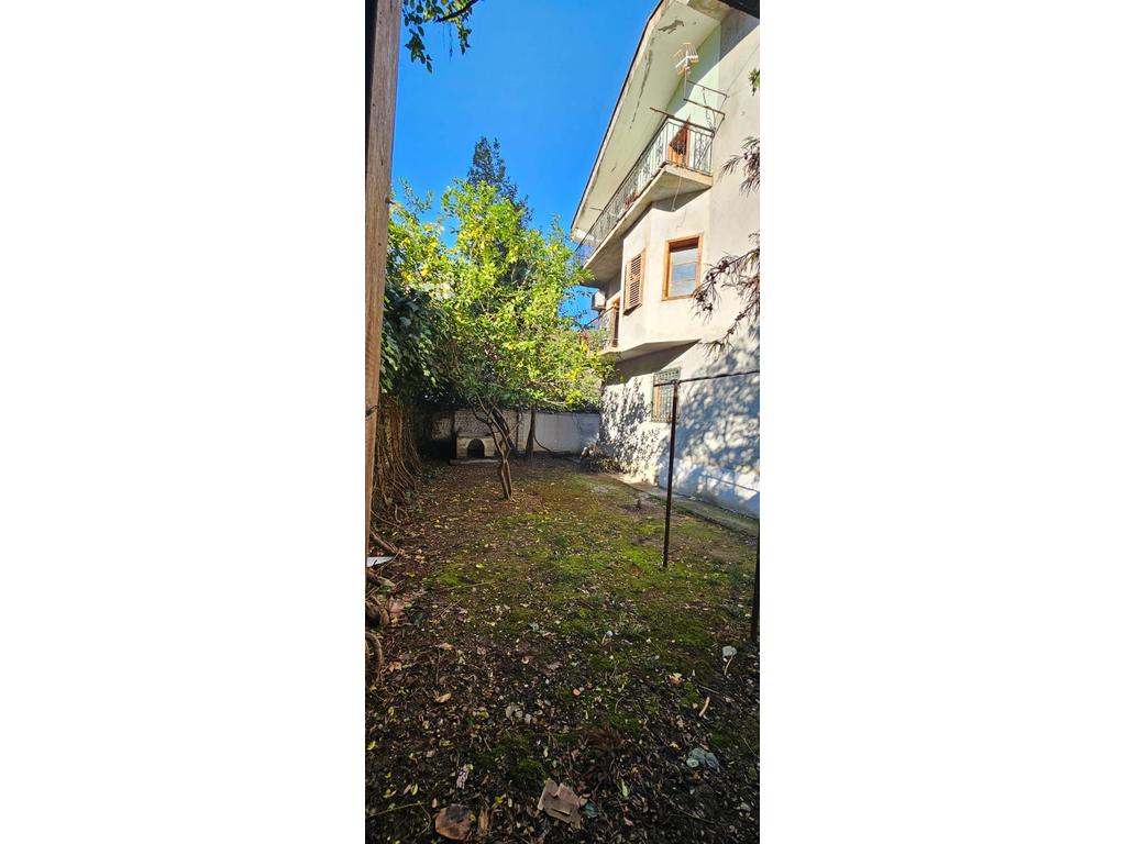 JEPET ME QIRA VILË 3-KATËSHE – ZONA ISH RESTORANT DURRËSIT