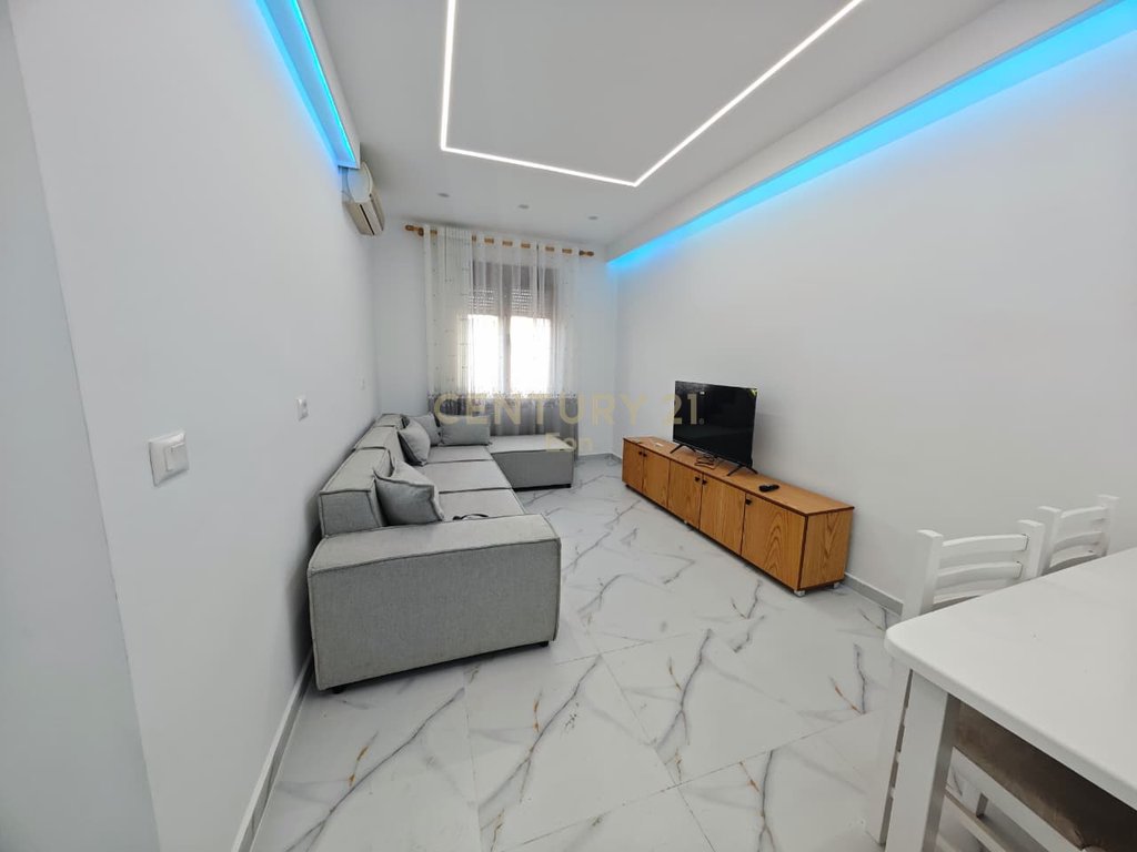 SHITET APARTAMENT 1+1, NE QENDER DURRES !!!!!
