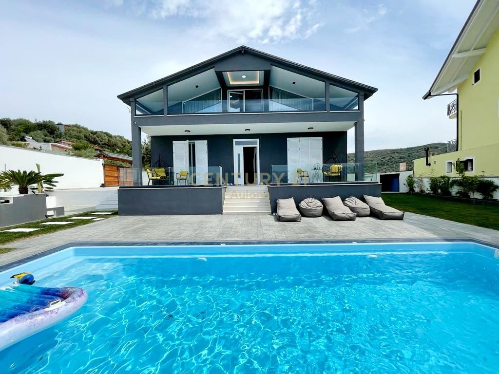 Vila moderne për shitje në Vlorë, pranë Rrugës "4 Heronjtë"