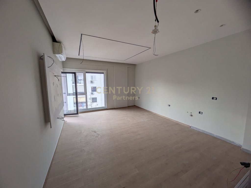 APARTAMENT 1+1 PER SHITJE NE RRUGEN 5 MAJI PRANE CONCORD CENTER