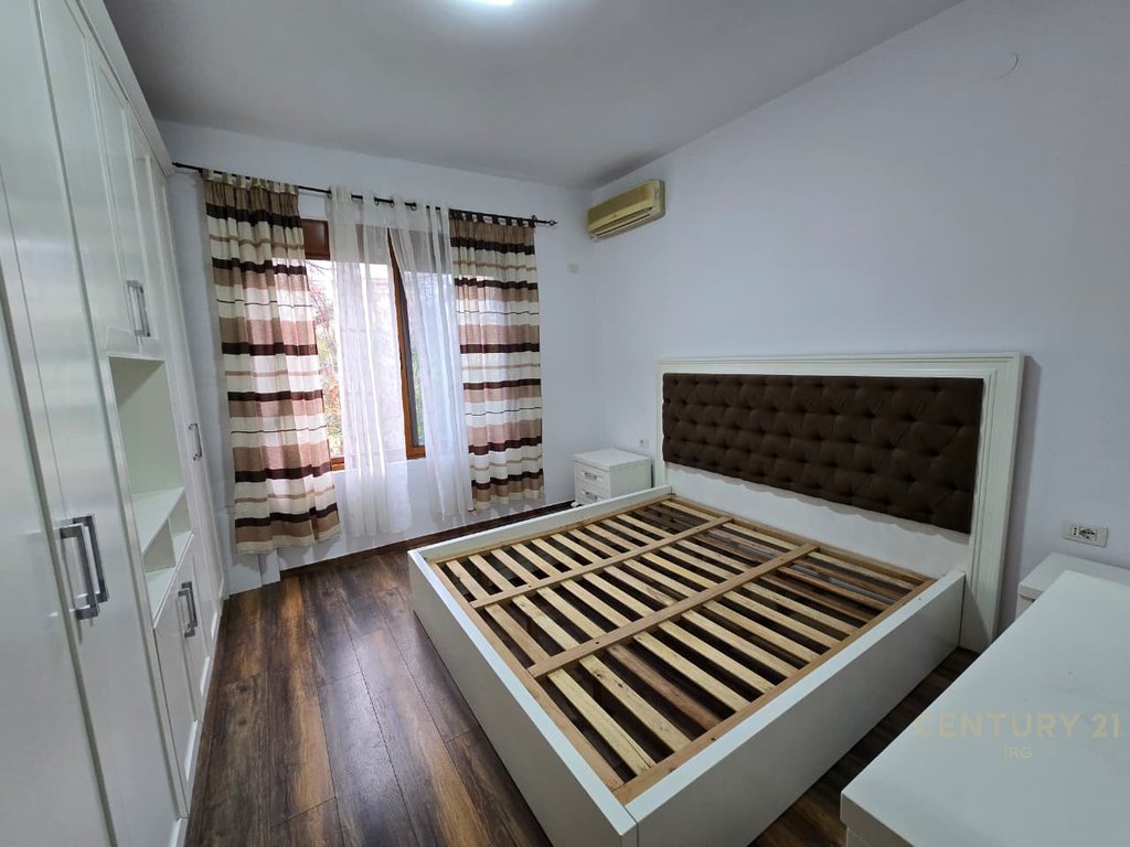 SHTEPI PRIVATE 2+1 ME OBORR NE ALI DEM!