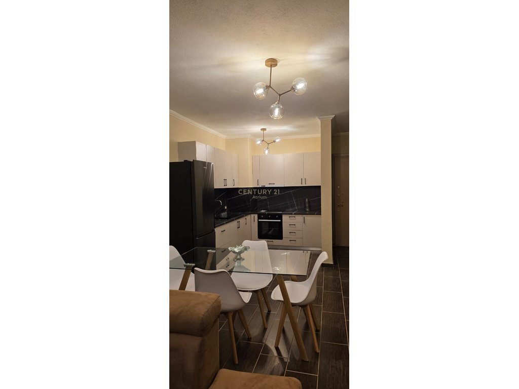 JEPET ME QIRA APARTAMENT 2+1 NE YZBERSHIT!