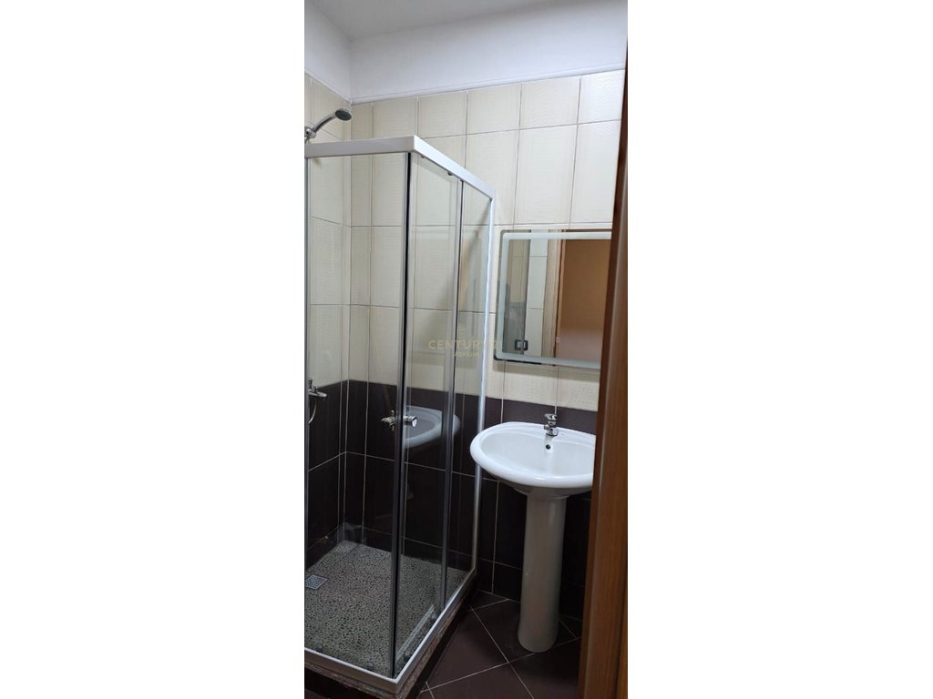 JEPET ME QIRA APARTAMENT 2+1 NE YZBERSHIT!