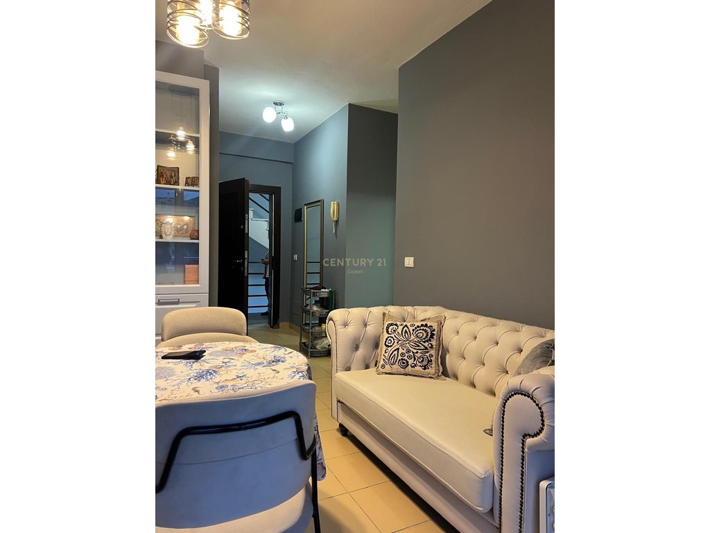 Shitet Apartament në Lungomare | 53.6 m² | I Mobiluar