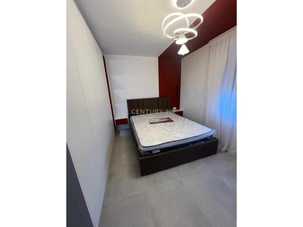 Qira, Apartament 2+1, Ura e Tabakeve