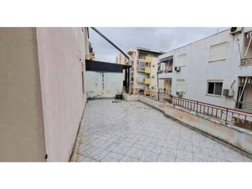 Apartament 2+1 në Shkëmbin e Kavajës – Me Verandë të Madhe, Durrës