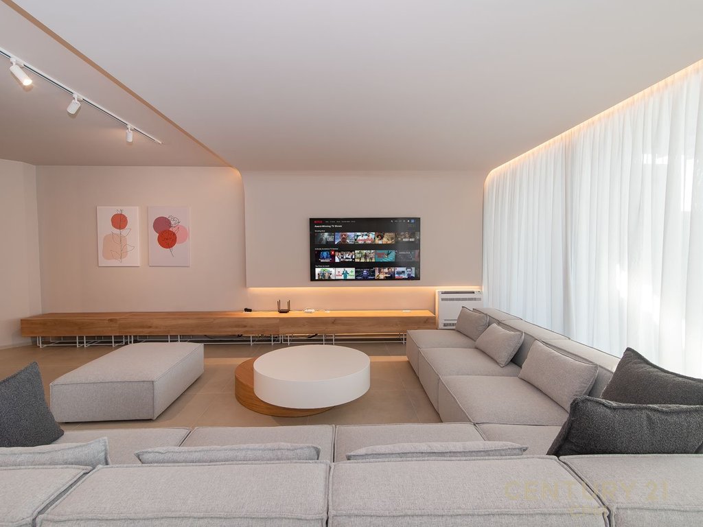 Penthouse Premium 3+1+2 me Lavanderi dhe Verandë në Lokacion Elitar – Vlorë