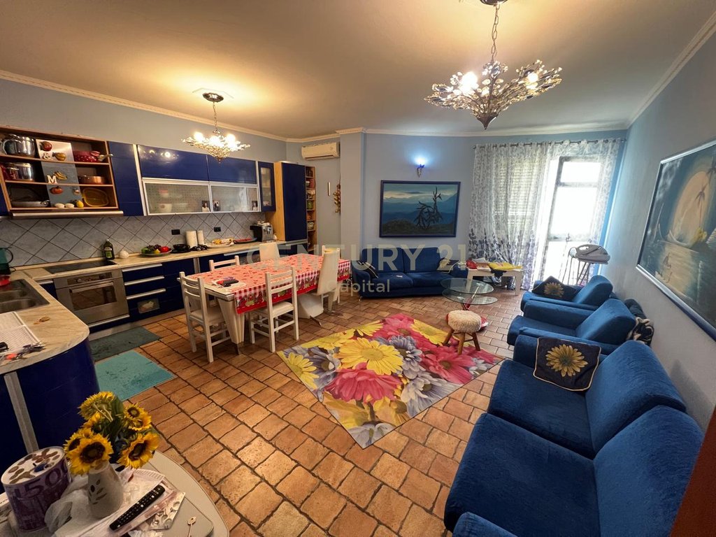 Apartament 120m2 dhe 300m2 verandë!