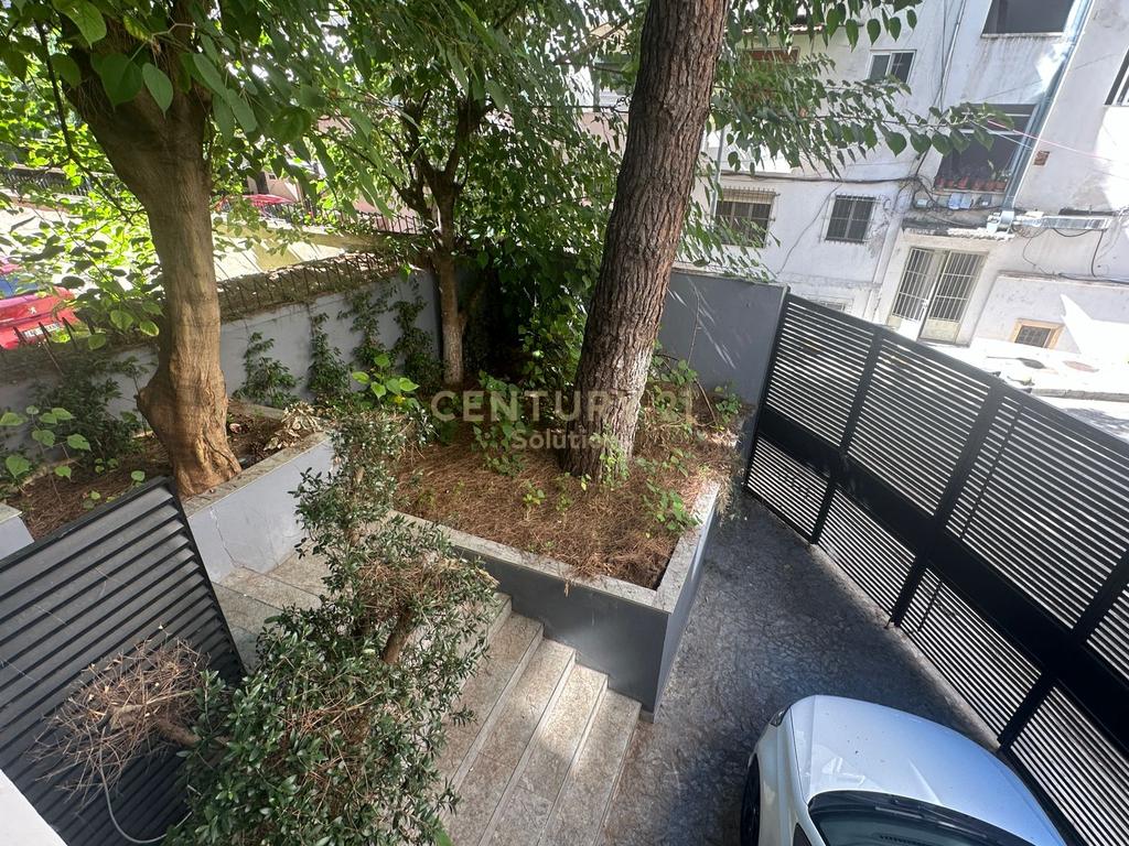 JEPET ME QIRA  AMBIENT BIZNESI TEK ZOGU I ZI!