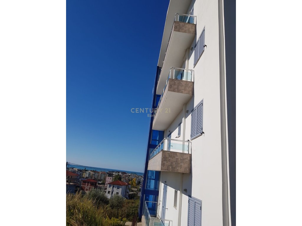 JEPET ME QERA NJE APARTAMENT 1+1 KAT I DYTE I NJE VILE, GOLEM !