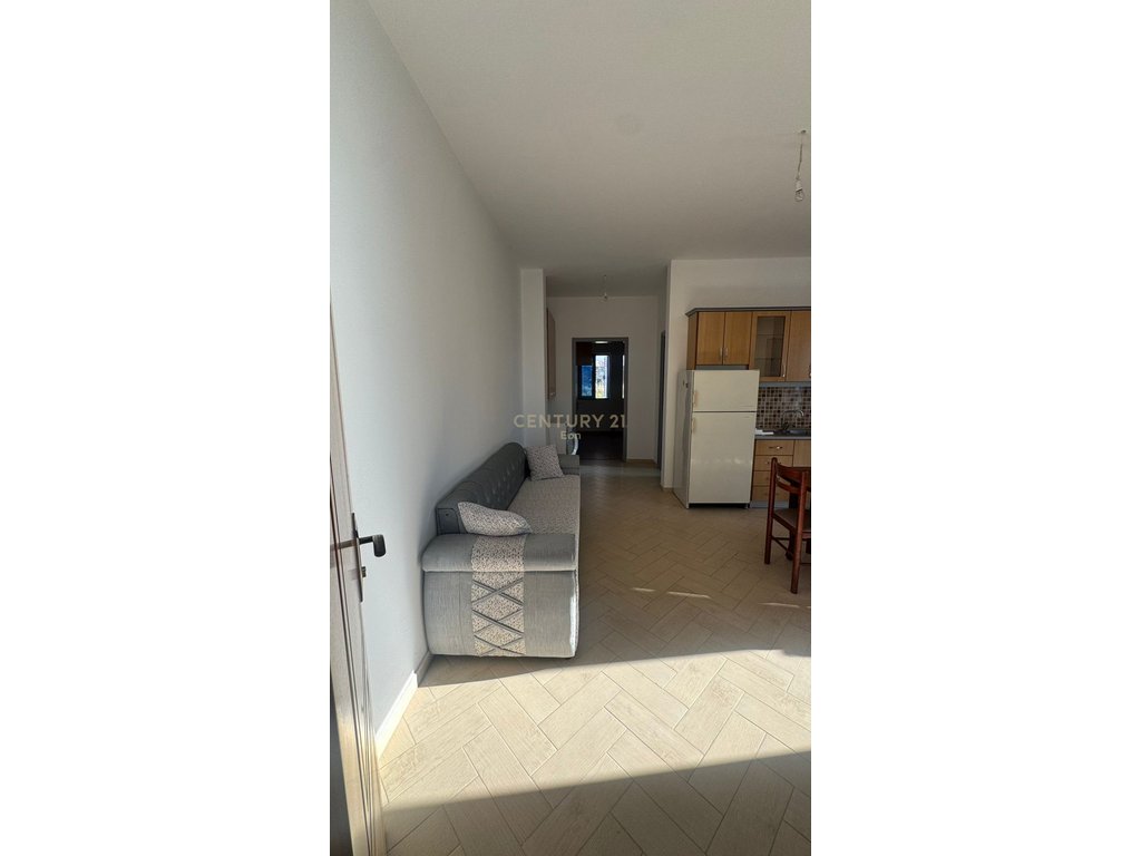 JEPET ME QERA NJE APARTAMENT 1+1 KAT I DYTE I NJE VILE, GOLEM !