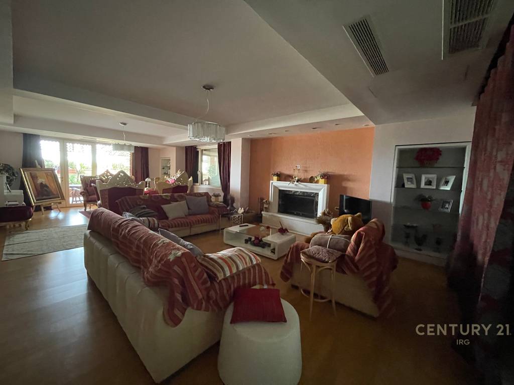 Penthouse Panoramik 565m2 ne mbikalimin e Komunes se Parisit!